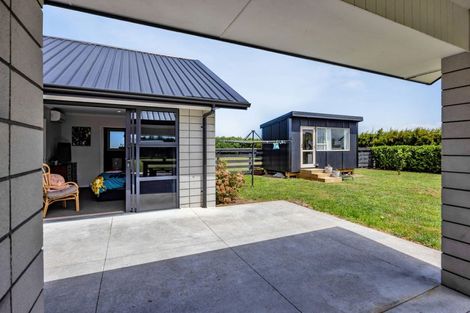 Photo of property in 405 Ketemarae Road, Normanby, Hawera, 4675
