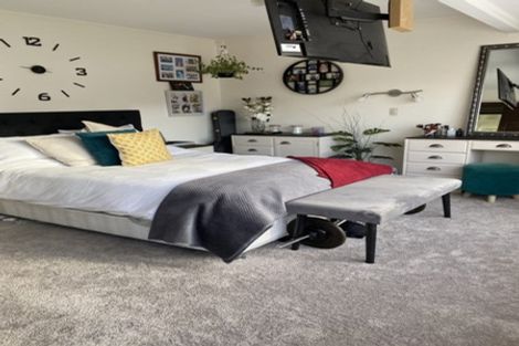 Photo of property in 1 Valdese Rise, Browns Bay, Auckland, 0630