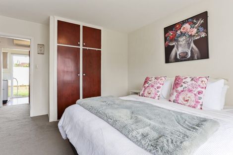 Photo of property in 11 Freebairn Street, Redwood, Christchurch, 8051