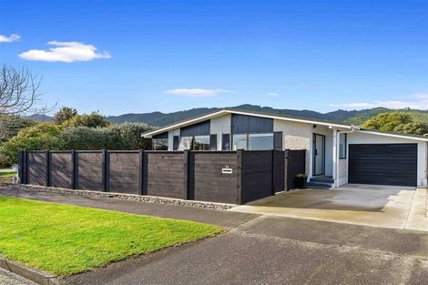 Photo of property in 34 Rewarewa Crescent, Waikanae, 5036