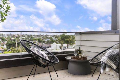 Photo of property in 2/9 Folkestone Street, Murrays Bay, Auckland, 0630