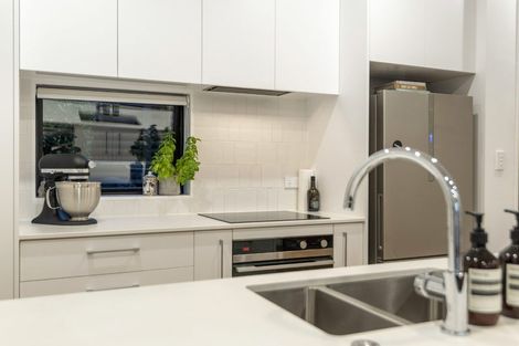 Photo of property in 10 Nga Tutu Place, Belmont, Auckland, 0622