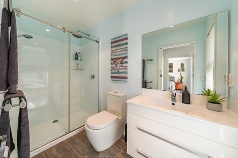 Photo of property in 32 King Charles Drive, Kingsley Heights, Upper Hutt, 5018