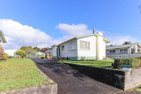 Photo of property in 5 Kowhai Street, Inglewood, 4330