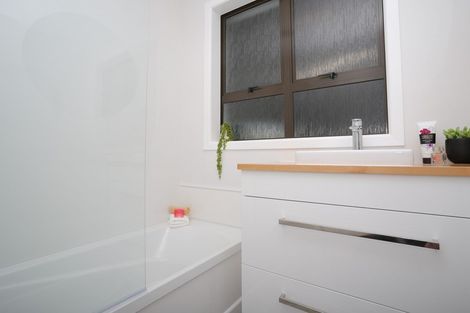 Photo of property in 27 Holloway Street, Waikiwi, Invercargill, 9810