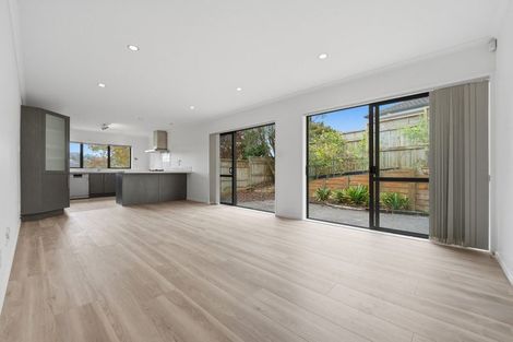 Photo of property in 2 Spring Valley Place, Oteha, Auckland, 0632