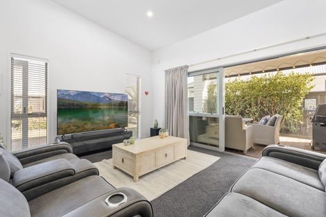 Photo of property in 10 Pimelea Street, Papamoa Beach, Papamoa, 3118