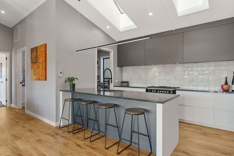 Photo of property in 5 Vickers Way, Acacia Bay, Taupo, 3385