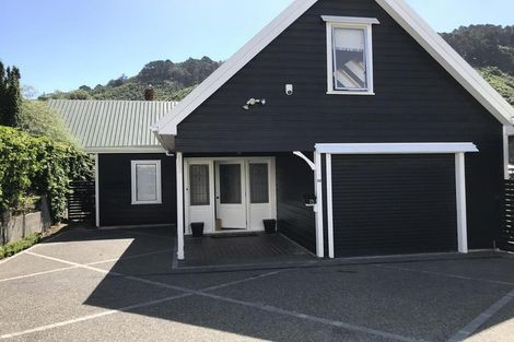 Photo of property in 23 Selwyn Terrace, Thorndon, Wellington, 6011