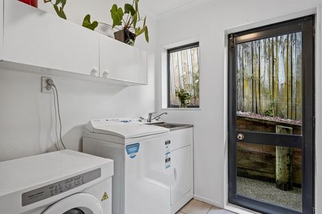 Photo of property in 31 Seaton Road, Murrays Bay, Auckland, 0630