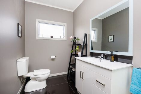 Photo of property in 3 Medway Street, Rongotea, 4476