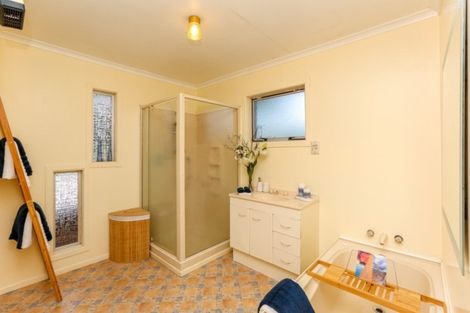 Photo of property in 17 Linda Street, Oakura, 4314