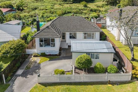 Photo of property in 11 Gardiner Grove, Wainuiomata, Lower Hutt, 5014