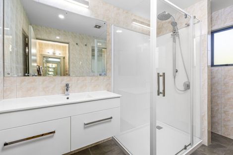 Photo of property in 19 Woodside Avenue, Northcote, Auckland, 0627