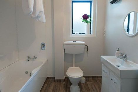 Photo of property in 254a East Coast Road, Forrest Hill, Auckland, 0620