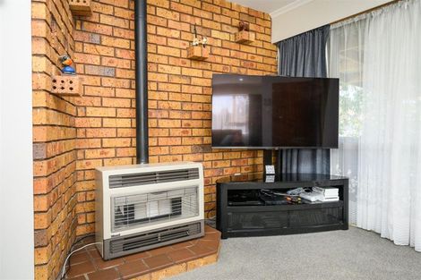 Photo of property in 21 Flower Street, Bulls, 4818