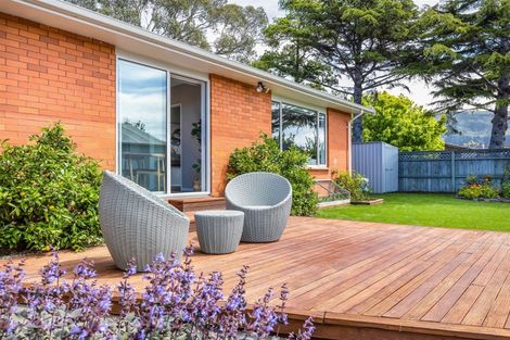 Photo of property in 28 Laing Crescent, Heathcote Valley, Christchurch, 8022