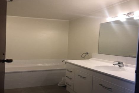 Photo of property in 2/35 Swanson Road, Henderson, Auckland, 0610