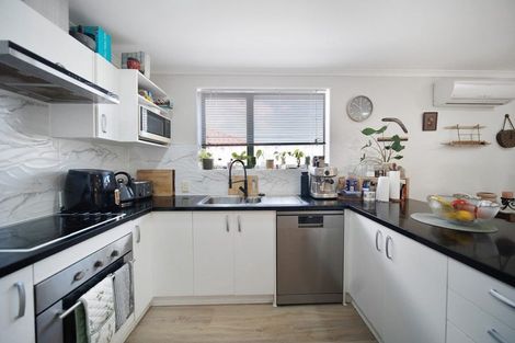 Photo of property in 4 Kumar Place, The Gardens, Auckland, 2105