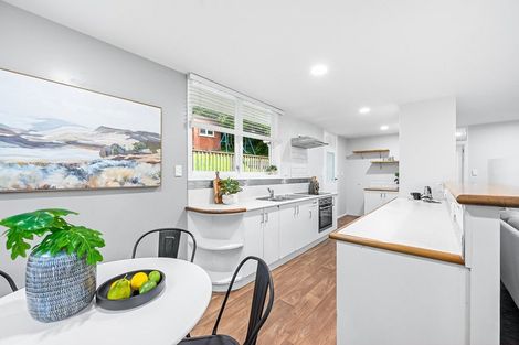 Photo of property in 15 Elmslie Road, Pinehaven, Upper Hutt, 5019