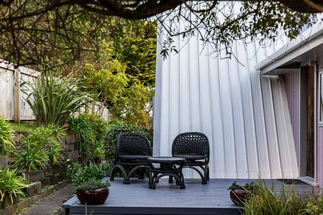 Photo of property in 112 Gloaming Hill, Titahi Bay, Porirua, 5022