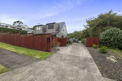 Photo of property in 92 Heta Road, Highlands Park, New Plymouth, 4312