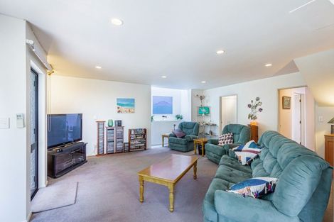 Photo of property in 2/7 Calypso Place, Rothesay Bay, Auckland, 0630