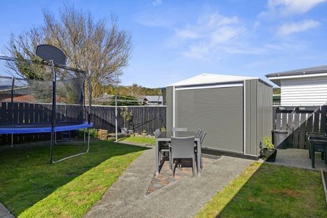 Photo of property in 2/50 Kowhai Avenue, Ebdentown, Upper Hutt, 5018