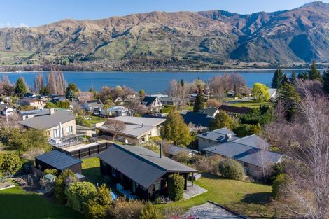 Photo of property in 64 Beacon Point Road, Wanaka, 9305