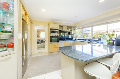 Photo of property in 42 Thornbury Crescent, East Tamaki Heights, Auckland, 2016