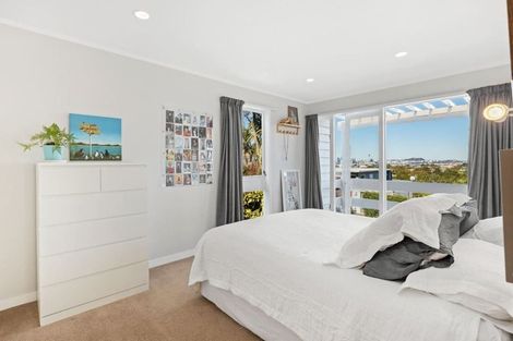 Photo of property in 17 Lydia Avenue, Northcote, Auckland, 0627