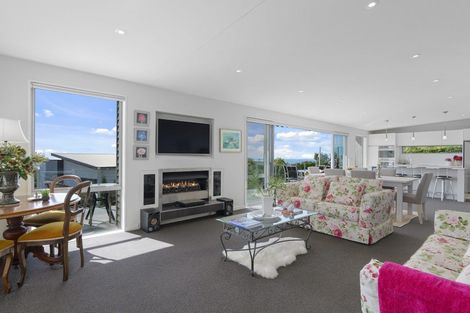 Photo of property in 243 Mount Pleasant Road, Mount Pleasant, Christchurch, 8081