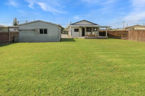 Photo of property in 2 Huia Street, Foxton Beach, Foxton, 4815