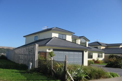 Photo of property in 142 Woodman Drive, Tawa, Wellington, 5028