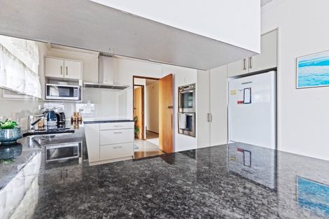 Photo of property in 10 Leon Place, Waitara, 4320