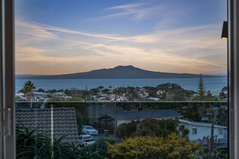 Photo of property in 29a Peter Terrace, Castor Bay, Auckland, 0620