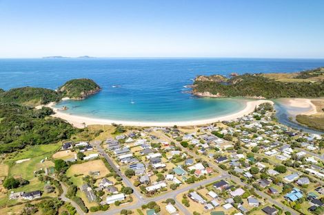 Photo of property in 1 Coral Place, Matapouri, Whangarei, 0173