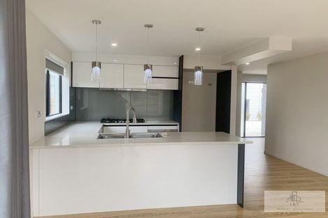 Photo of property in 98 Cardiff Road, Pakuranga, Auckland, 2010