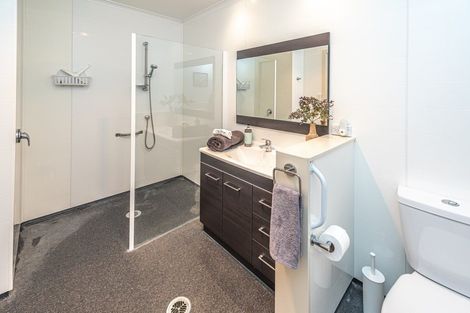 Photo of property in Caversham Park, 2/33 Caversham Road, Westmere, Whanganui, 4501