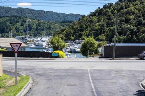 Photo of property in 4k Rutland Street, Picton, 7220