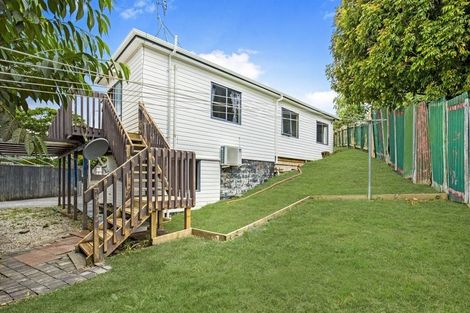 Photo of property in 1/6 Eulogy Place, Randwick Park, Auckland, 2105