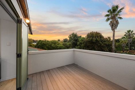 Photo of property in 68 Marina View Drive, West Harbour, Auckland, 0618