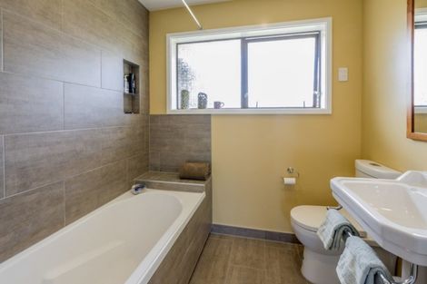 Photo of property in 28 Brandon Street, Otaki, 5512