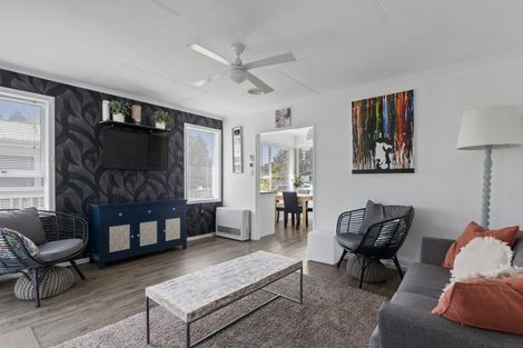 Photo of property in 6 Kahikatea Street, Inglewood, 4330