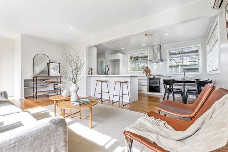 Photo of property in 11 Gerrand Place, Chedworth, Hamilton, 3210