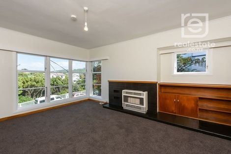 Photo of property in 70 Northland Road, Northland, Wellington, 6012