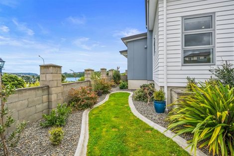 Photo of property in 1 Hollyford Place, Aotea, Porirua, 5024