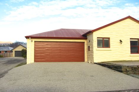 Photo of property in 17 Shanahan Lane, Arrowtown, 9302