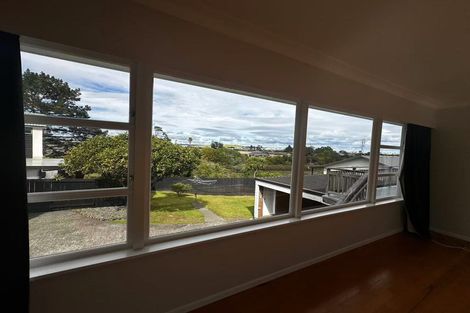 Photo of property in 120 Ennis Avenue, Pakuranga Heights, Auckland, 2010