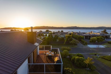Photo of property in 24 Pukenamu Road, Rainbow Point, Taupo, 3330